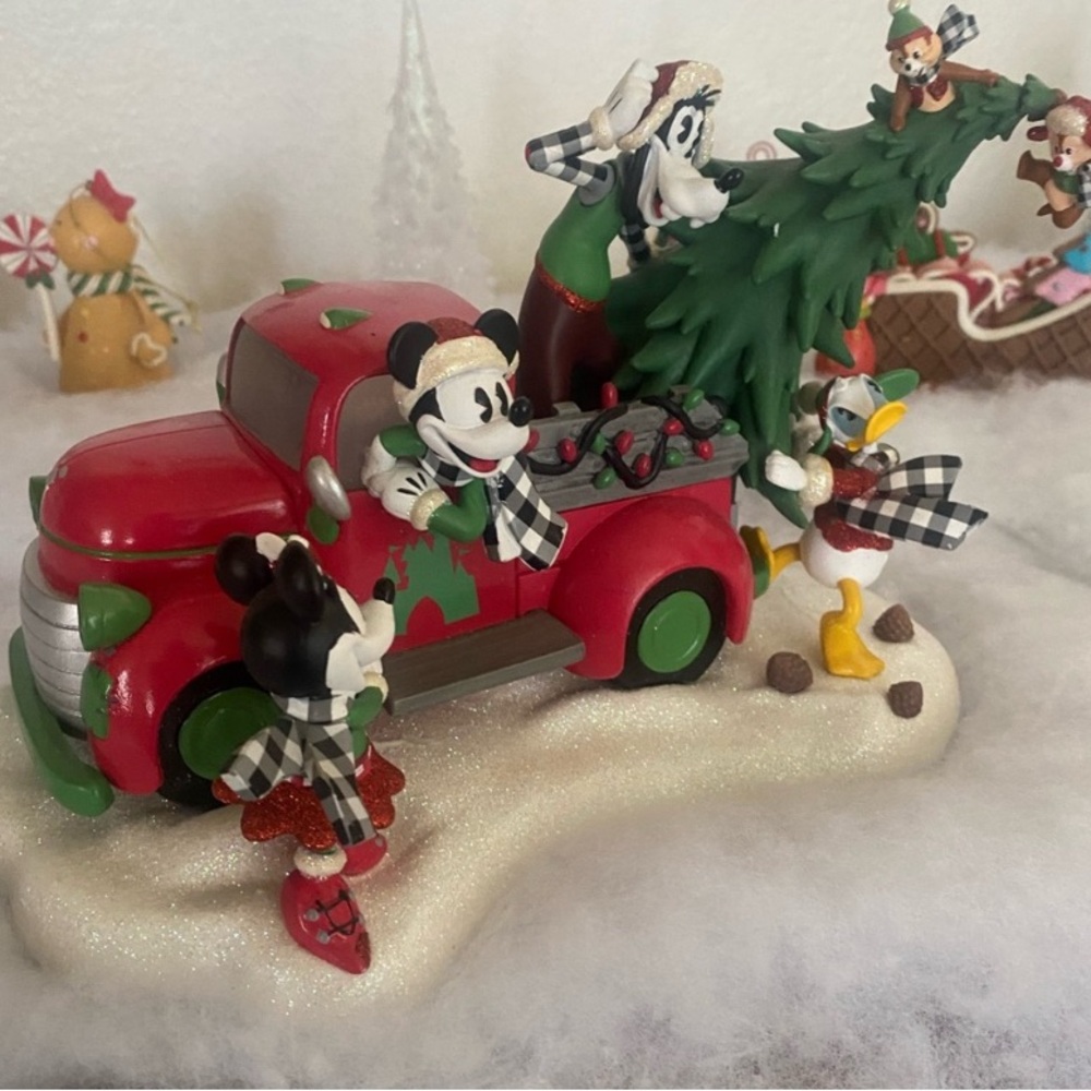 Mickey and friends Christmas figurine